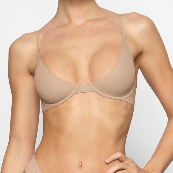 Skims Everybody Scoop Plunge Bra - Picture 1 of 9